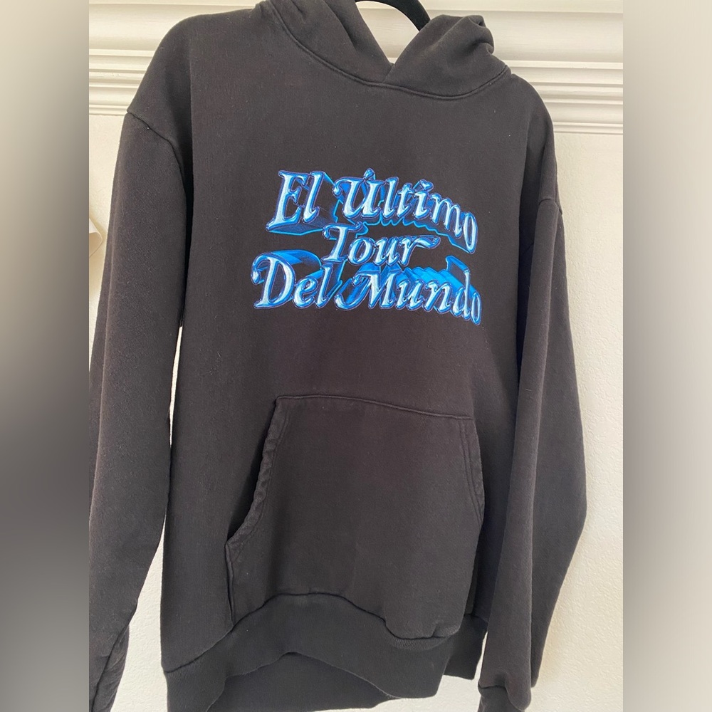 Bad Bunny El Ultimo Tour Del Mundo Sweatshirt Size Large